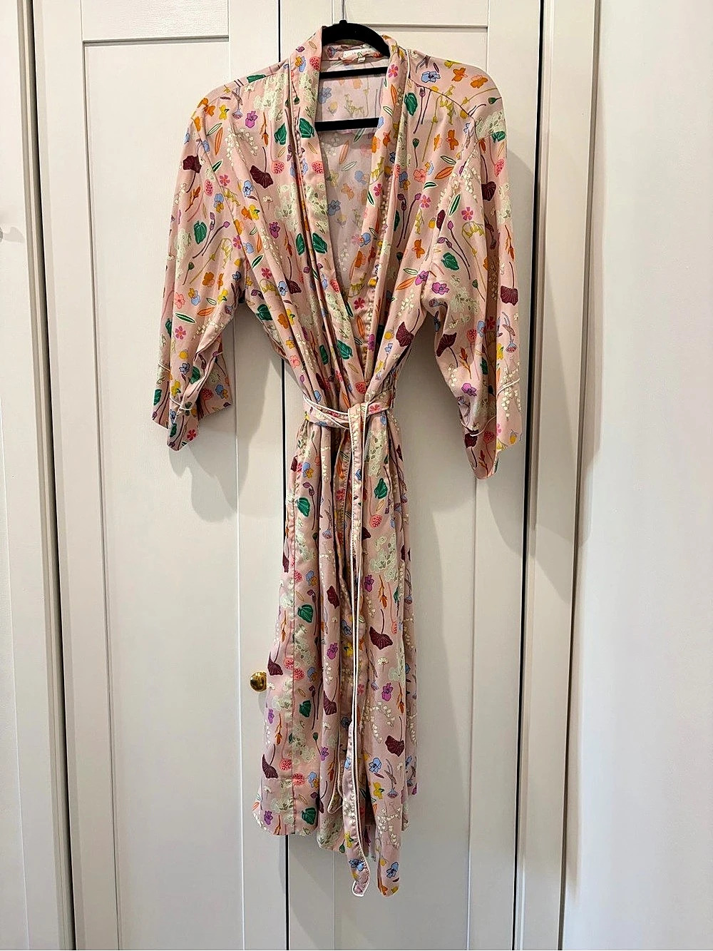 Floral Robe in Pink & Multicolor Like New